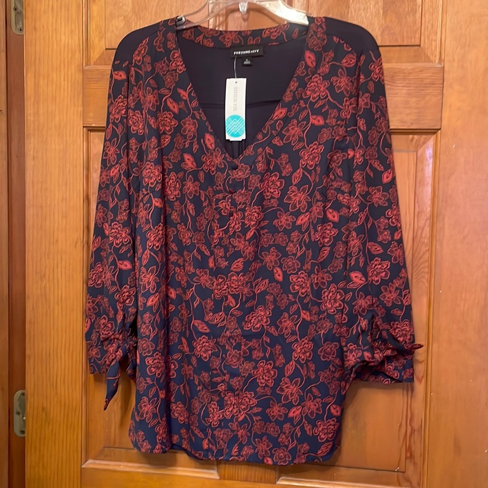 Two-toned blouse with super cute bow details on the sleeves.